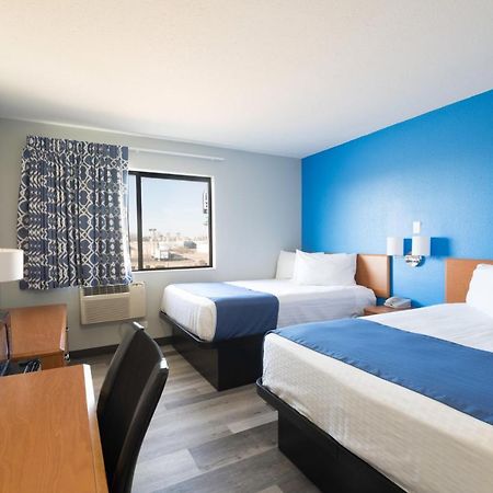 Americas Best Value Inn East Peoria Exterior photo