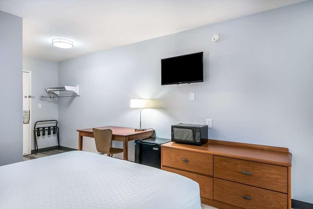 Americas Best Value Inn East Peoria Room photo